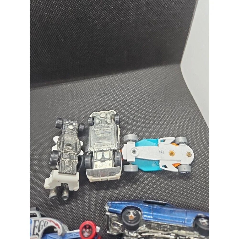 Hot Wheels Lot of 5, 70 Chevelle, Hollowback, Airuption, Hot Seat, Altered Ego